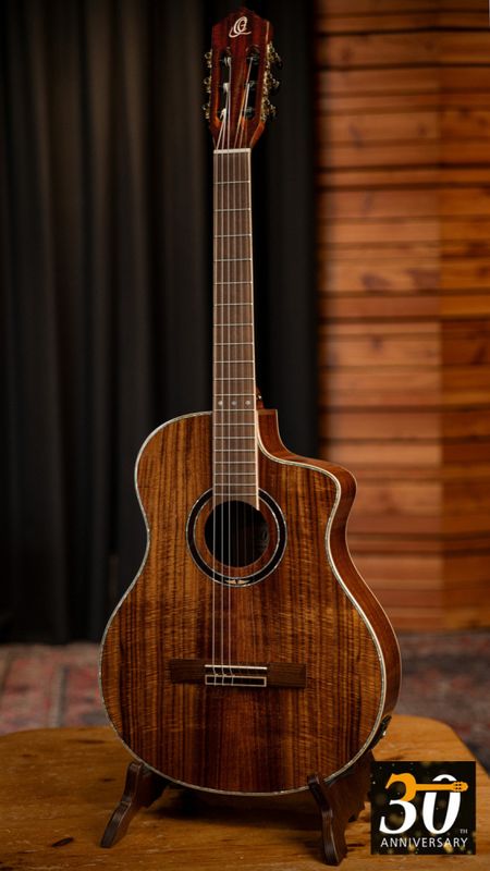 Ortega RCE30TH-ACA Nylonstrengs Gitar m/Mikrofon og Bag